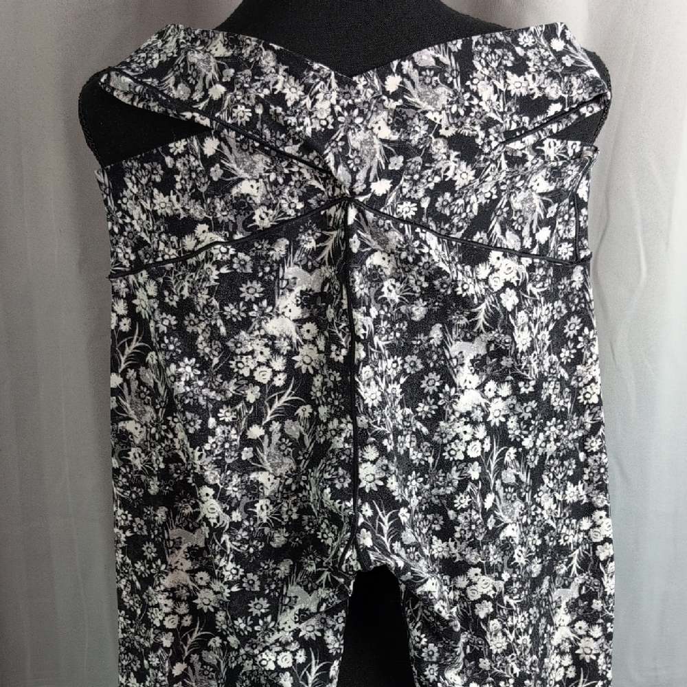 Floral Black and White‎ Leggings - Picture 9 of 11